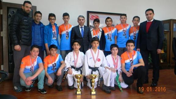 Mehmetçik Ortaokulu Şampiyonluğu