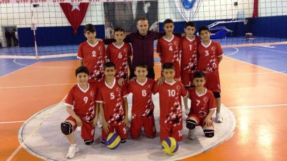Yıldızkent İMKB Ortaokulu voleybolda Bölge Şampiyonu Oldu