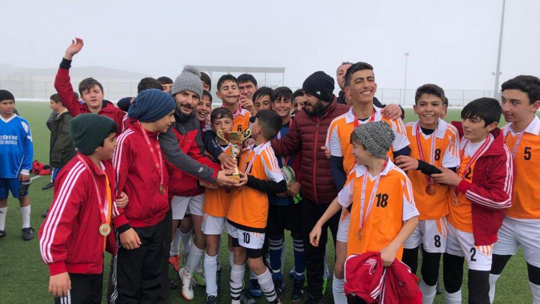 Osmangazi Ortaokulu Futbol Türkiye Şampiyonasına Katılma Hakkı Kazandı!