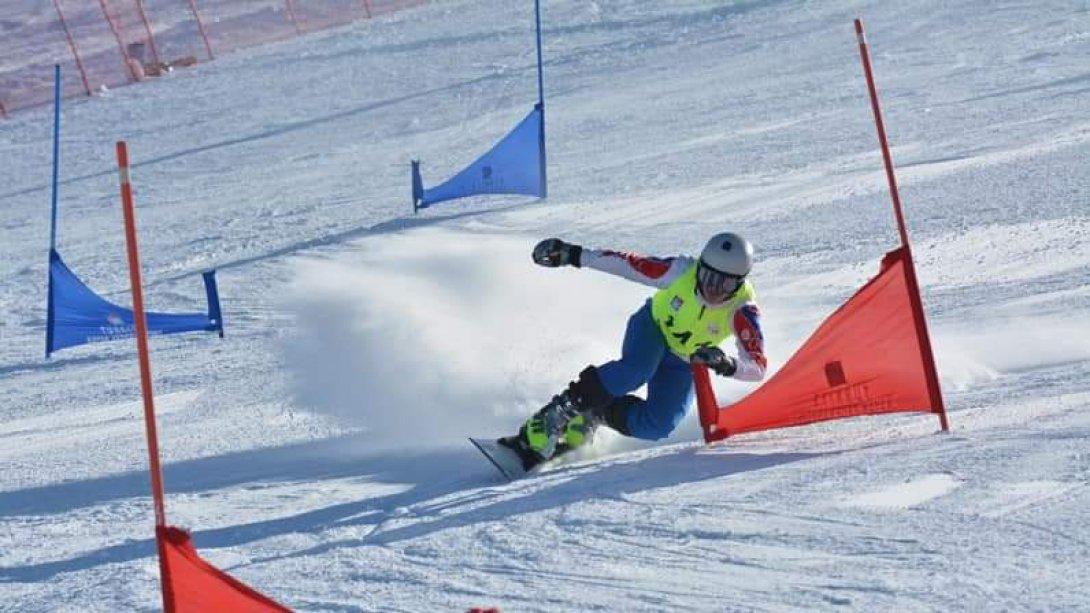 Yıldızkent İMKB Anadolu Lisesi Kayseri'de Düzenlenen Snowbord Yarışmasında Türkiye 1.si Oldu