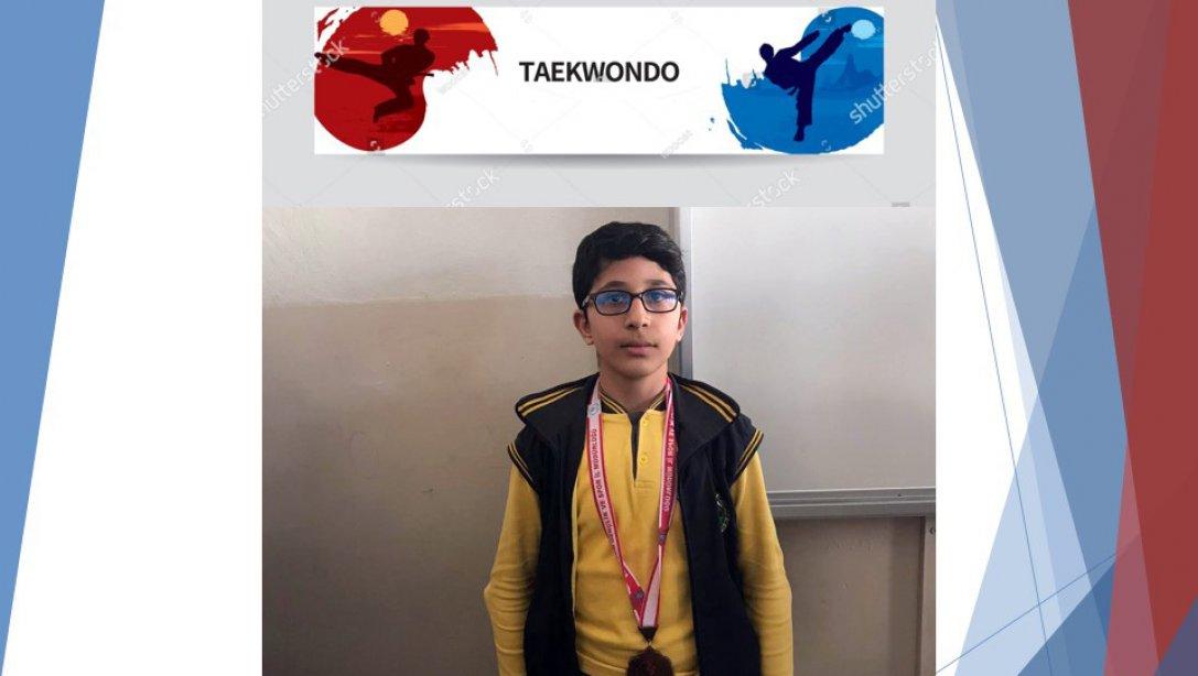Mehmetçik Ortaokulu Teakwondo Yarışmasında Bölge 3.sü Oldu.