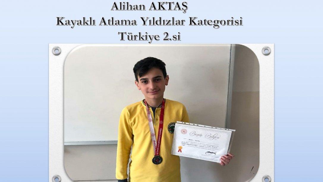 Mehmetçik Ortaokulu Kayaklı Atlamada Türkiye 2.si Oldu