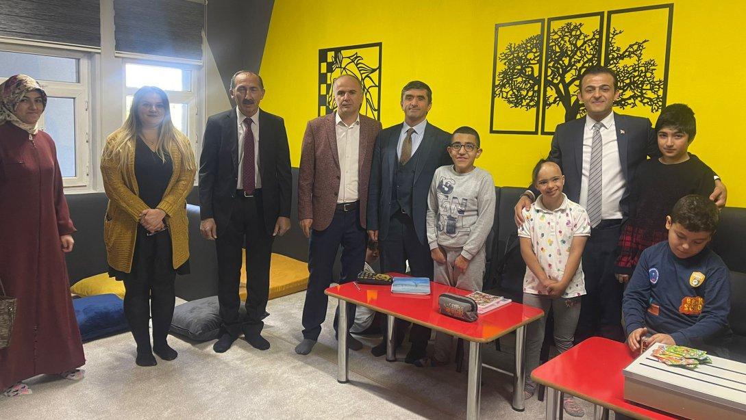 Yahya Kemal Ortaokulu Bünyesinde Açılan Özel Eğitim Sınıfını Ziyaret